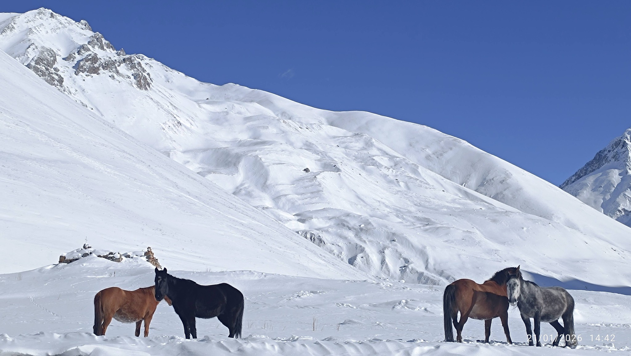 ე ასეთ მთა-ბარს... ვუწოდებ ზღაპარს...   